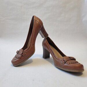 Women's 8.5M brown leather loafer-type pumps - Very good condition.